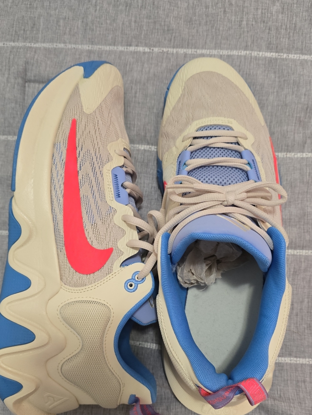 Nike Men's Beige and Blue Sneakers with Bright Pink Swoosh